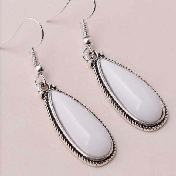 Water drop earrings with white stone. - Picture 2 of 4